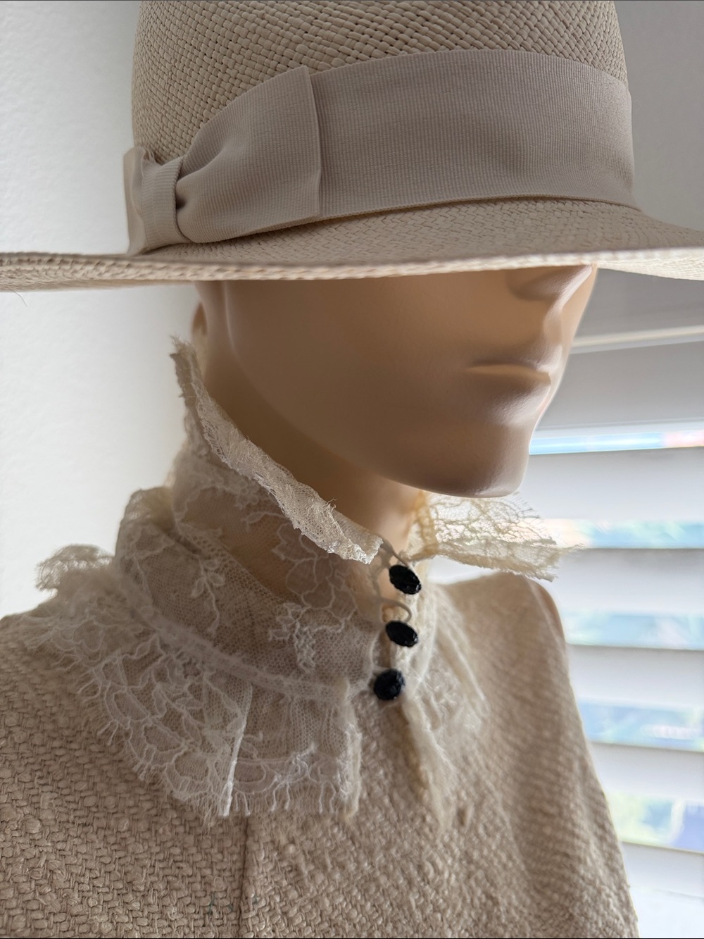 CHANEL Ivory Lace Detachable Collar with Camellia Black Buttons - Picture 6 of 8